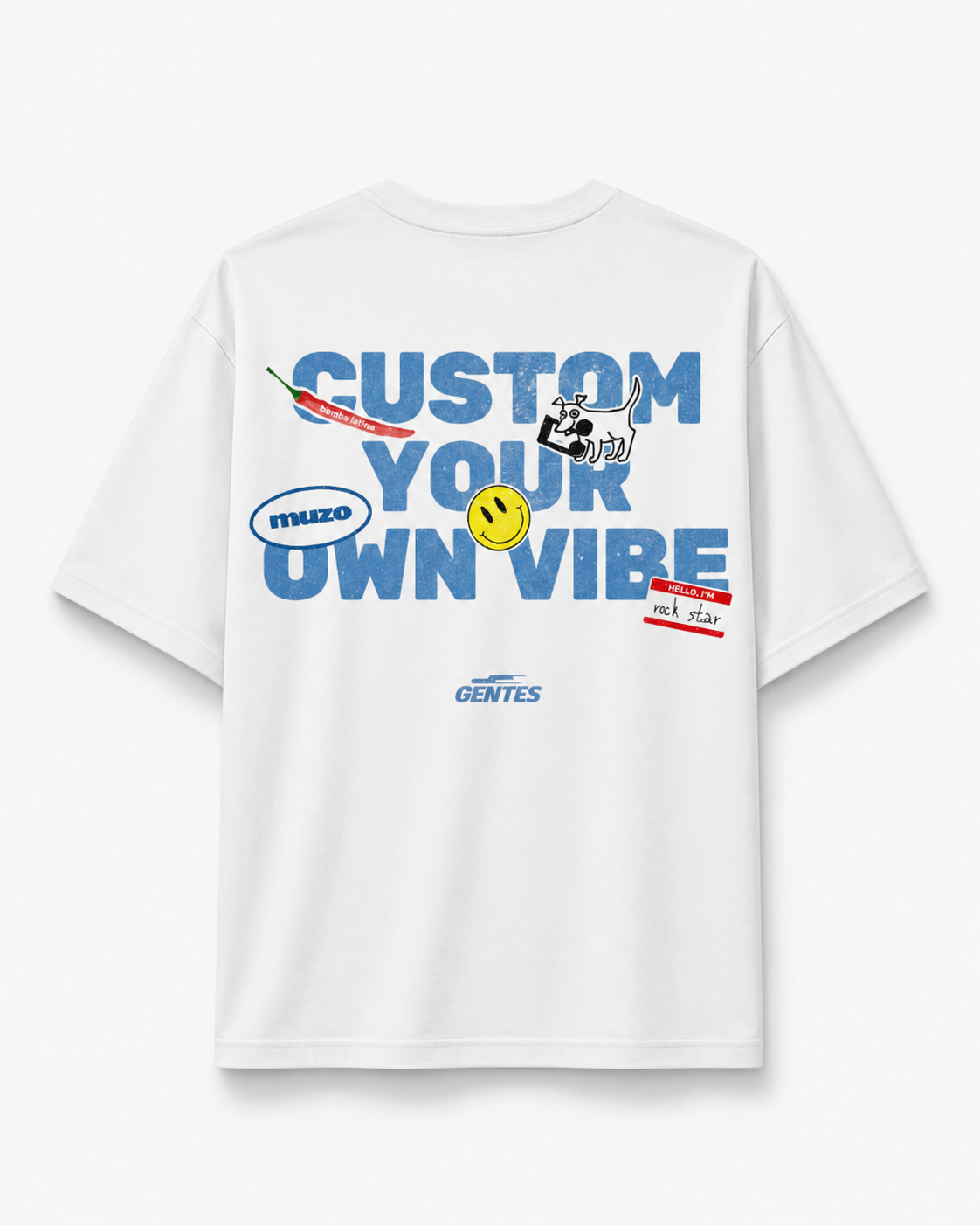 T-shirt GENTES Oversize épais aux manches mi-longues en collaboration avec la marque Muzo.
Logo Dos délavé avec la phrase en bleu: "CUSTOM YOUR OWN VIBE" et des stickers.