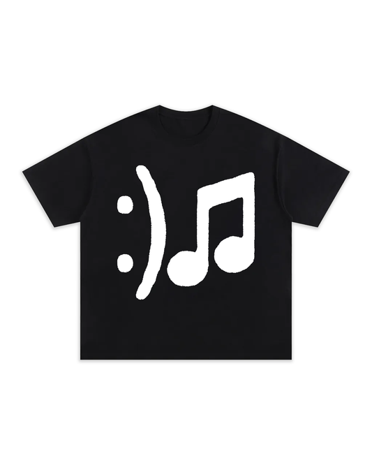 T-shirt Oversize épais aux manches mi-longues. Design DJ. Vue de face. Classique de la marque gentes, t-shirt note de musique et smiley.